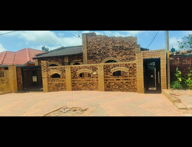 2 BEDROOM HOUSE FOR SALE IN TSHEPISONG